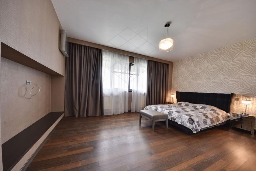 Penthouse cu 4 camere semidecomandat în Barbu Văcărescu