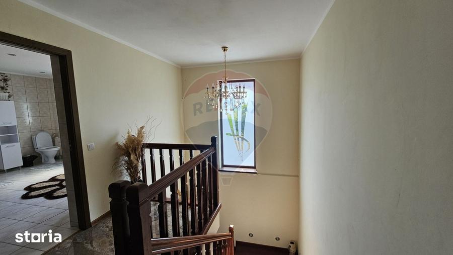 Casă cu 6 camere cu Teren 3600 Mp în Hănțești