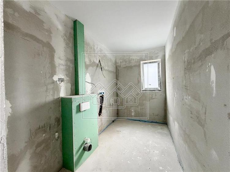 Duplex cu 5 camere cu Canalizare în Șura Mică