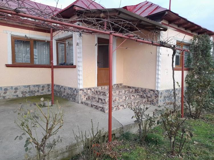 Casă cu Teren 2200 Mp în Războieni
