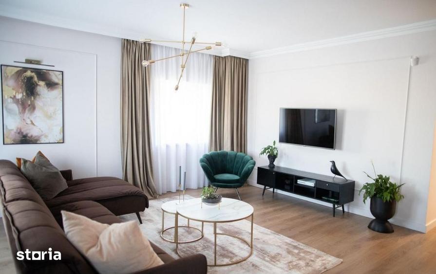 Casă cu 10 camere cu Teren 325 Mp în Ciupercenii Noi