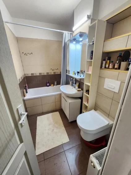 Apartament cu 3 camere decomandat, mobilat în Steaua