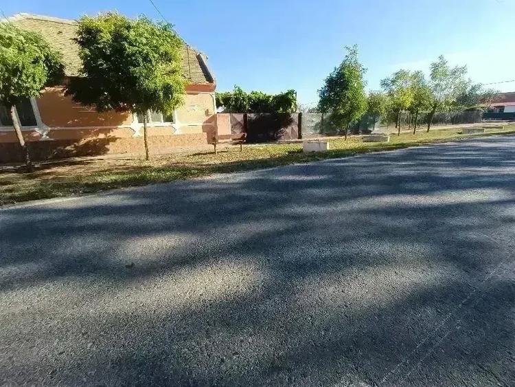 Casă cu 3 camere cu Teren 3470 Mp în Livezile
