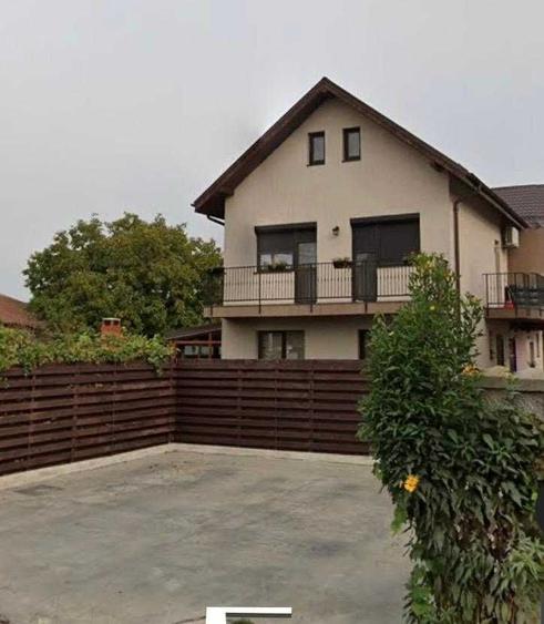 Casă cu 4 camere în Pantelimon
