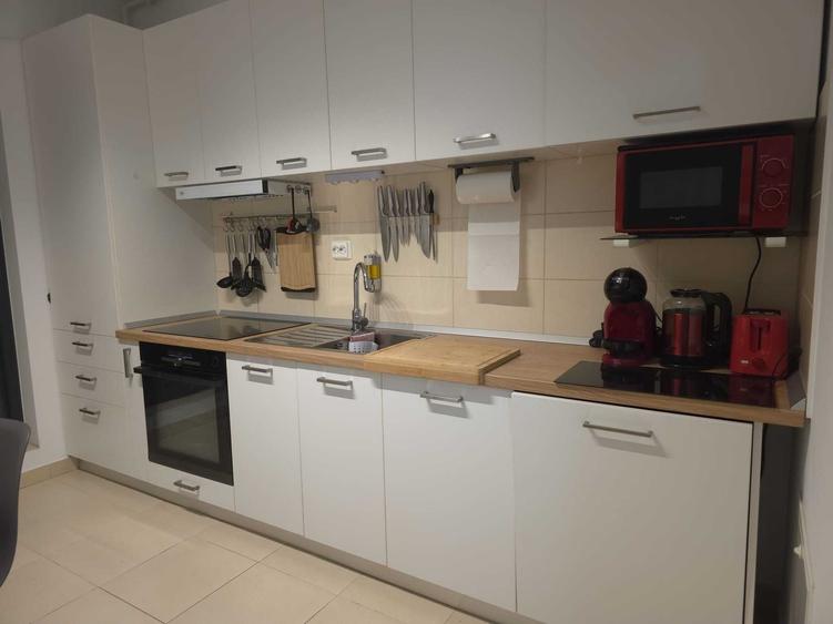 Apartament cu 4 camere decomandat în Băneasa