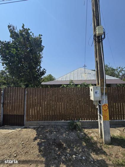 Casă cu 4 camere cu Teren 1000 Mp în Perieți