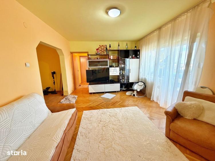 Apartament cu 3 camere semidecomandat, mobilat în Aurel Vlaicu