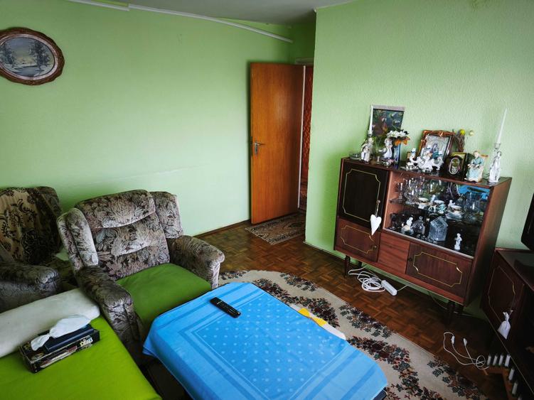Apartament cu 3 camere decomandat în Exterior Vest