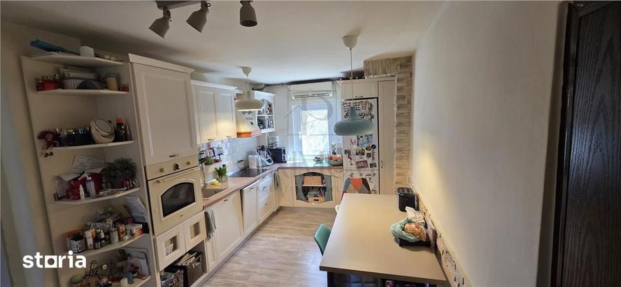 Apartament cu 3 camere decomandat, mobilat în Bucovina