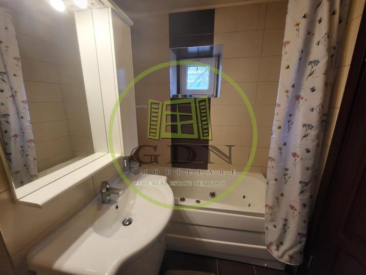 Apartament cu 3 camere, mobilat în Craiovița Nouă