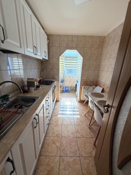 Apartament cu 3 camere semidecomandat în Exterior Vest