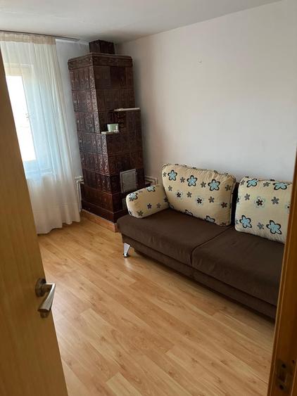 Casă cu 4 camere în Văleni-Dâmbovița