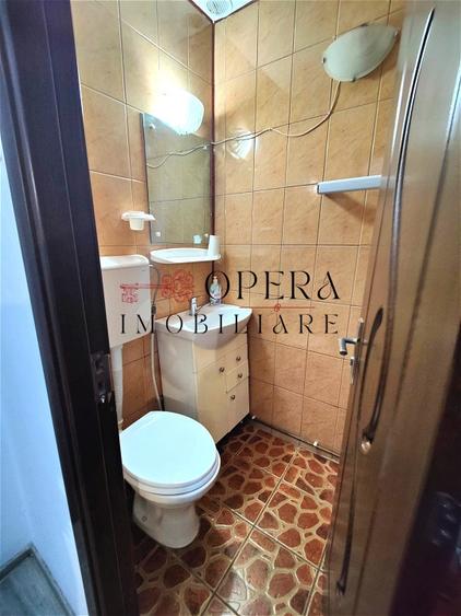 Apartament cu 3 camere decomandat, mobilat în Dacia
