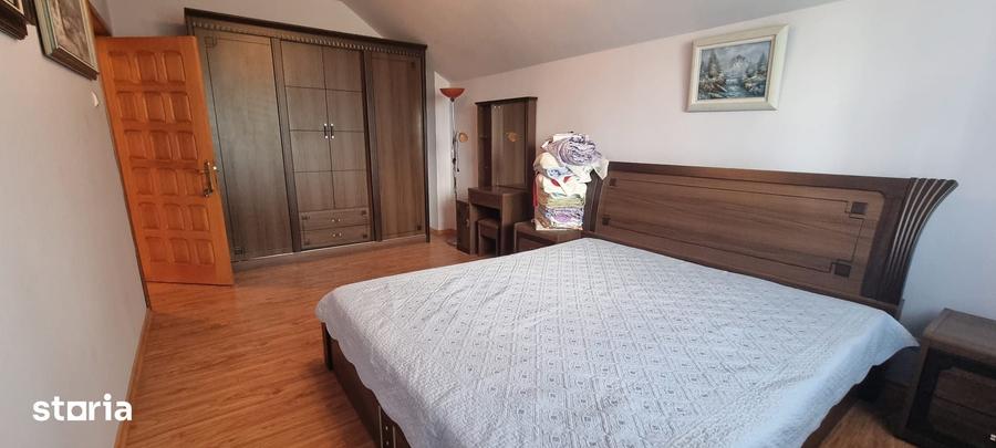 Casă cu 7 camere cu Teren 5000 Mp în Căteasca