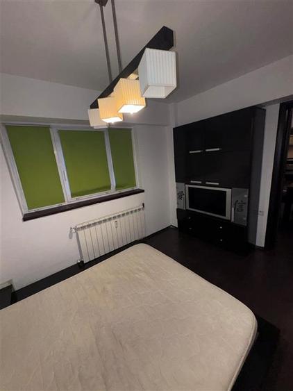 Apartament cu 4 camere semidecomandat, mobilat în Central