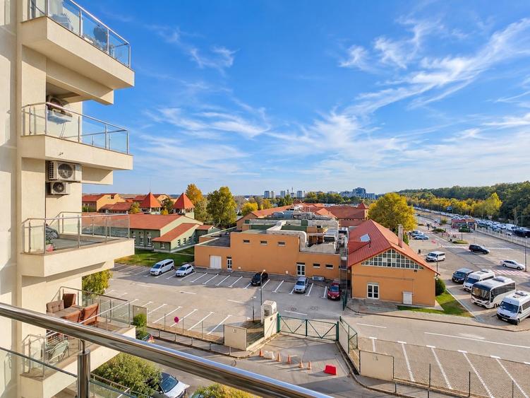 Apartament cu 4 camere semidecomandat, mobilat în Pipera