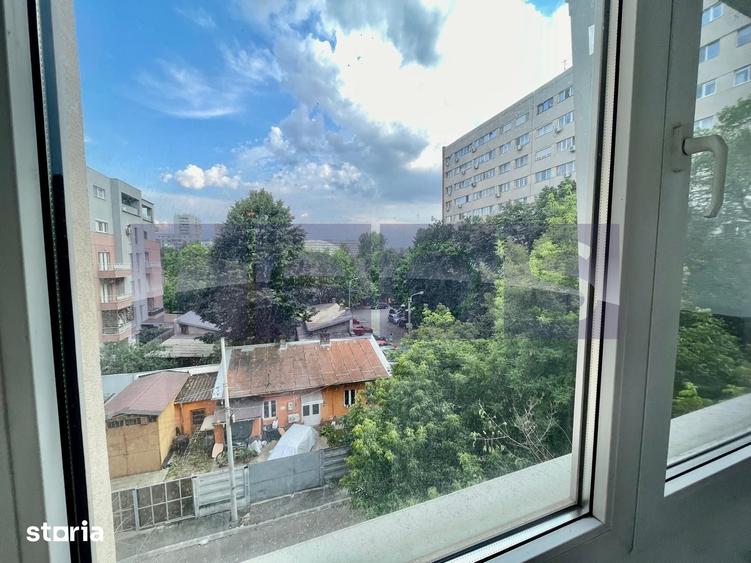 Apartament cu 3 camere semidecomandat în Titan