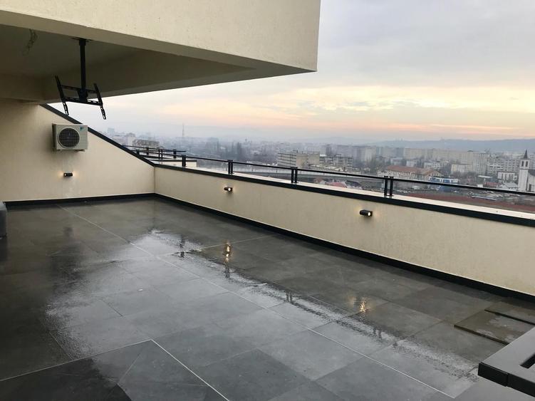 Apartament cu 3 camere decomandat în Păcurari