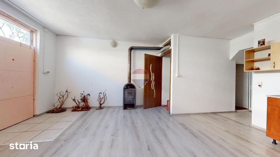 Apartament cu 3 camere în Florilor