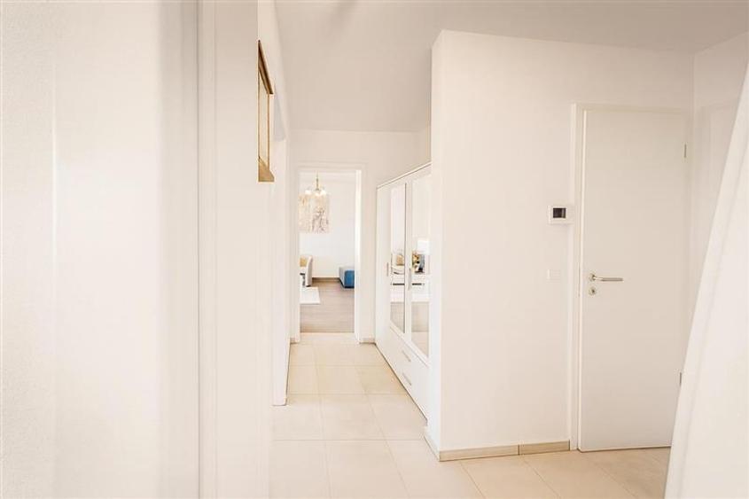 Apartament cu 2 camere decomandat, mobilat în Tractorul