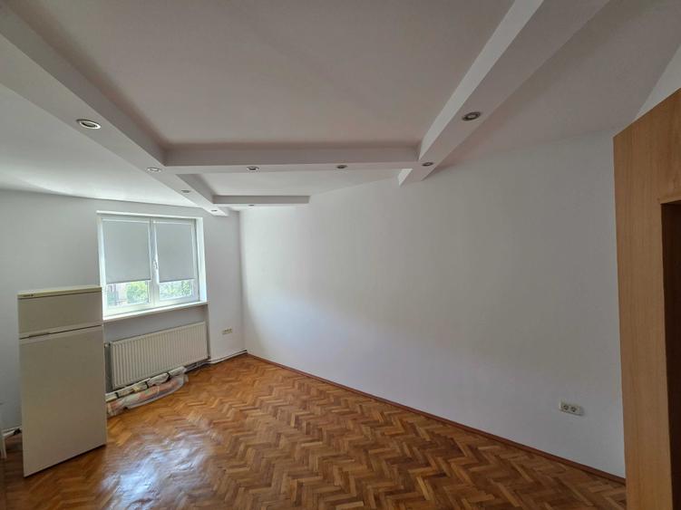 Vand apartament 3 camere, zona Lunca, Resita - 7