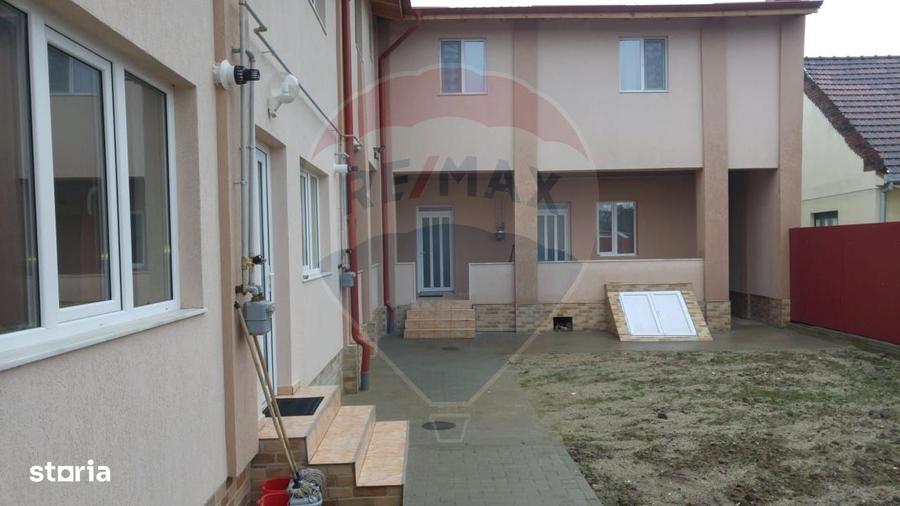 Casă cu 4 camere cu Teren 396 Mp în Central