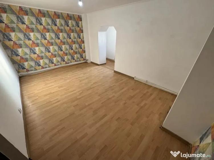 Apartament cu 4 camere decomandat în Obcini