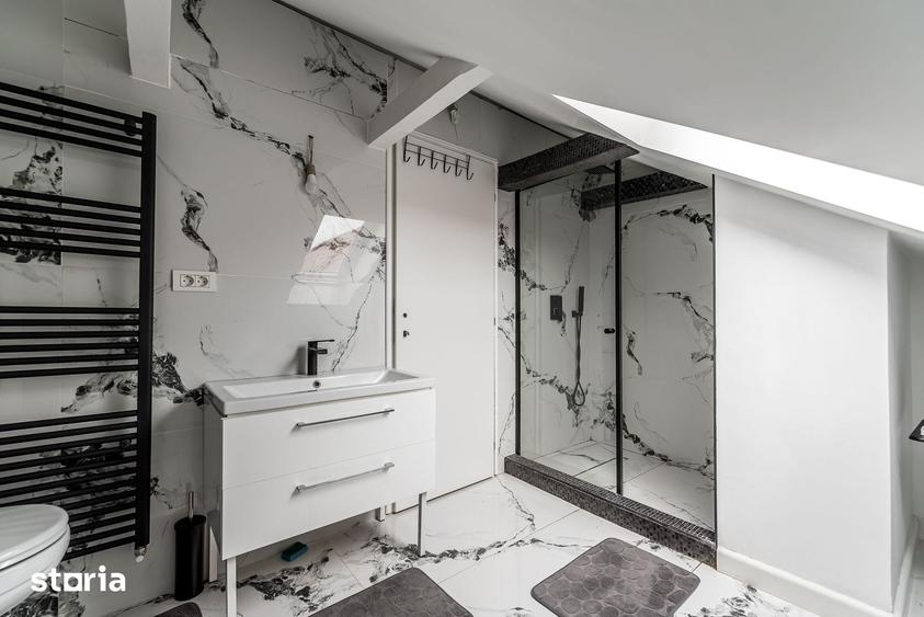Casă cu 6 camere cu Teren 558 Mp în Central