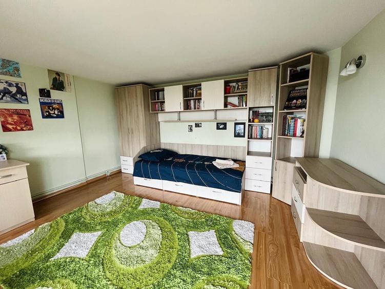 Casă cu 4 camere cu Teren 300 Mp în Central