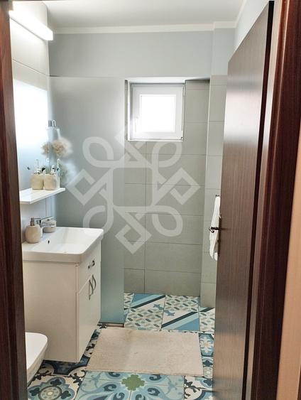 Apartament cu 3 camere decomandat, mobilat în Decebal