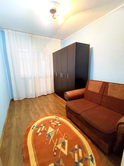 Apartament cu 3 camere semidecomandat în Viziru 2