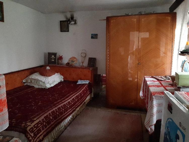 Teren de 2024 mp, în Comani