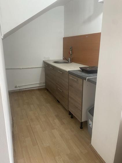 Garsonieră decomandată în Central