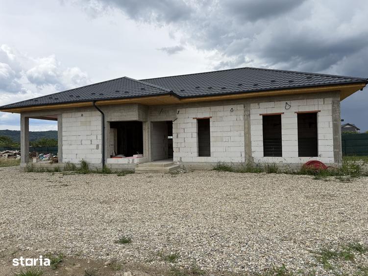 Casă cu 4 camere cu Teren 400 Mp în Central