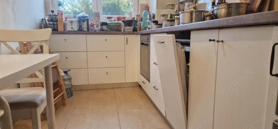 Apartament cu 3 camere decomandat în Lipovei