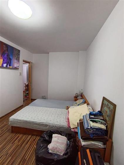 Apartament cu 4 camere decomandat în Viziru 3