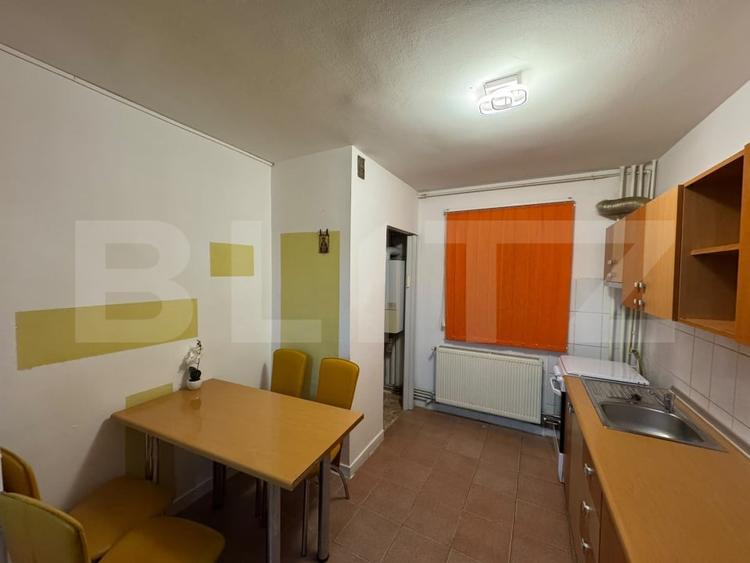 Apartament cu 3 camere decomandat, mobilat în Torontalului