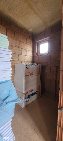 Casă cu 4 camere cu Teren 550 Mp în Lazuri