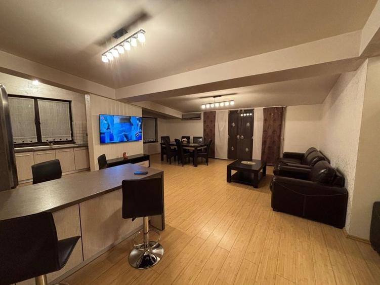 Apartament cu 4 camere decomandat în Central