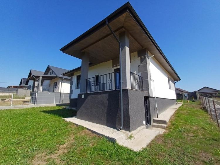 Casă individuală cu 4 camere cu Teren 440 Mp în Valea Adâncă