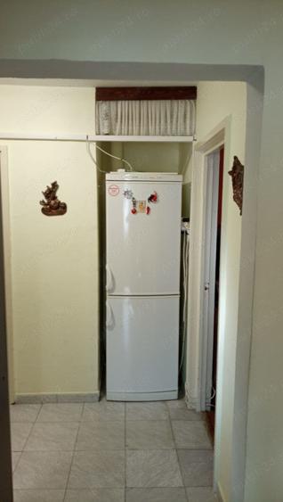 Apartament cu 3 camere decomandat în Girocului