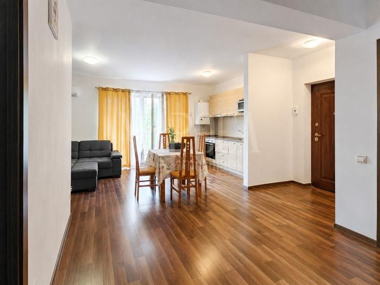 Apartament cu 3 camere decomandat în Florești