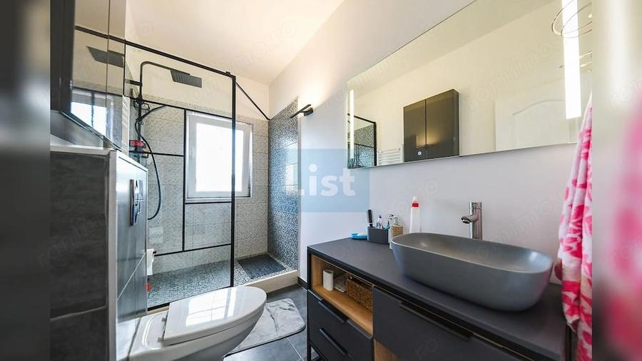 Casă cu 7 camere cu Teren 500 Mp în Gilău