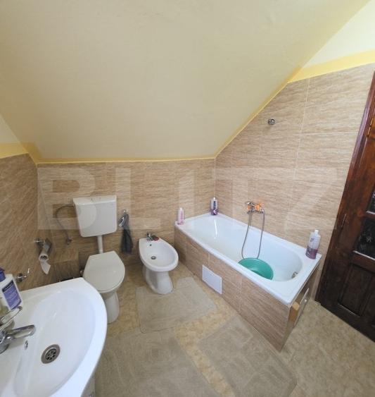 Casă individuală cu 4 camere cu Canalizare în Periferie