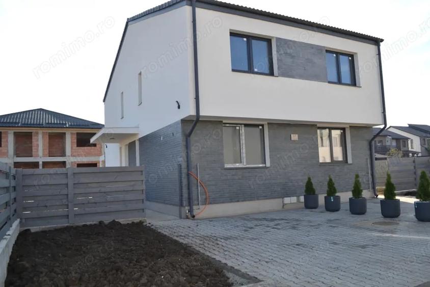 Casă cu 7 camere cu Teren 250 Mp în Sânpetru