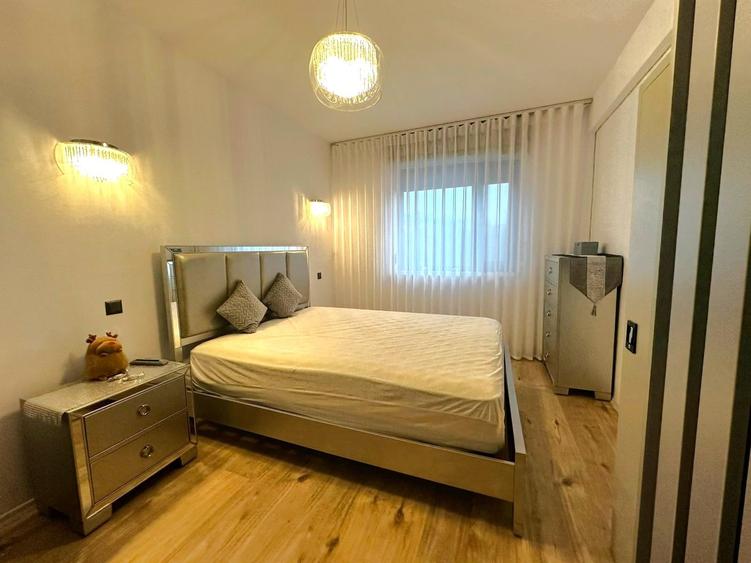 Apartament cu 3 camere semidecomandat, mobilat în Băneasa