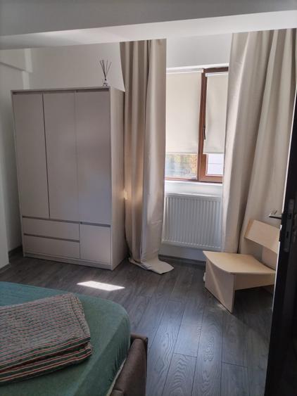Apartament cu 3 camere semidecomandat în Dămăroaia