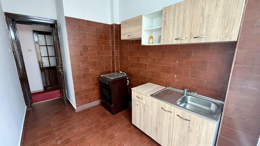 Birou, de 124 mp, în Romană