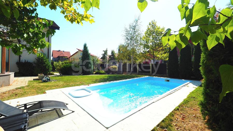 Casă individuală cu 6 camere cu Piscina în Iancu Nicolae