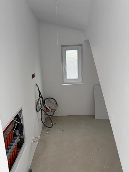 Duplex cu 4 camere cu Canalizare în Ghiroda